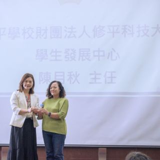 資深獎牌-修平陳月秋